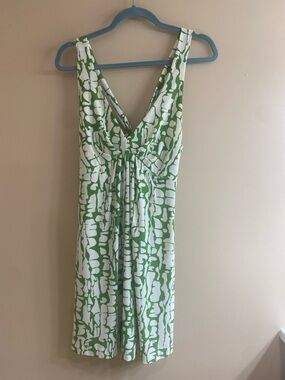 Harold's Green and White Abstract V-Neck Dress